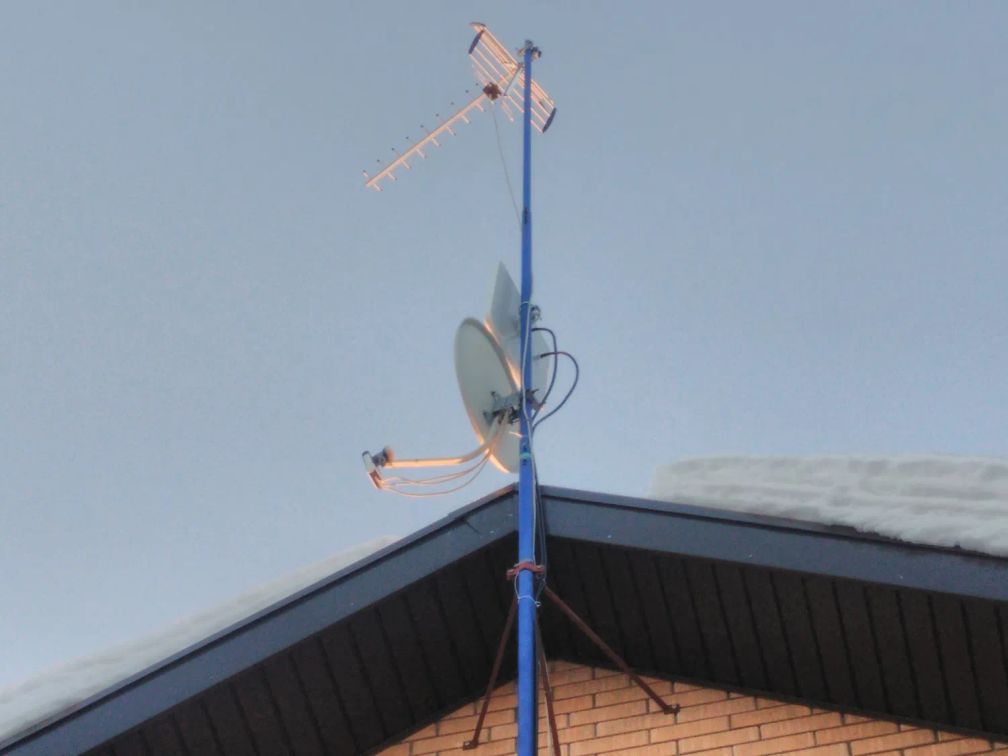 Ремонт антенны на даче на крыше