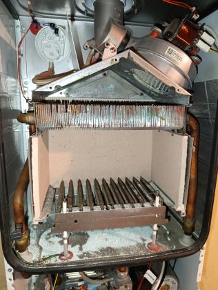 Ремонт котла buderus logamax, чистка теплообменников, проведение техобслуживания, ремонт платы и замена насоса.