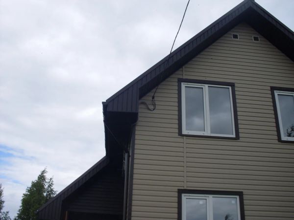 Сип 4х16 закреплен на фасаде дома