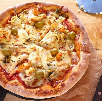 Пиица с морепродуктами со сливочным соусом