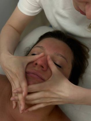 Убирает отёчность и усиливает движение лимфы 