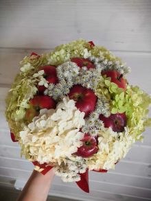 Букет из фруктов и цветов. Свадебный букет. 