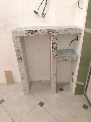 шкафчик из гкл облицованный мозаикой 
