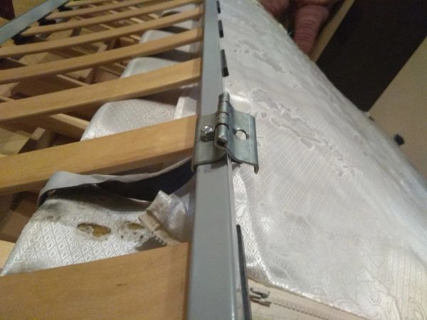 Замена петли в диване «аккордеон» на металлическом каркасе