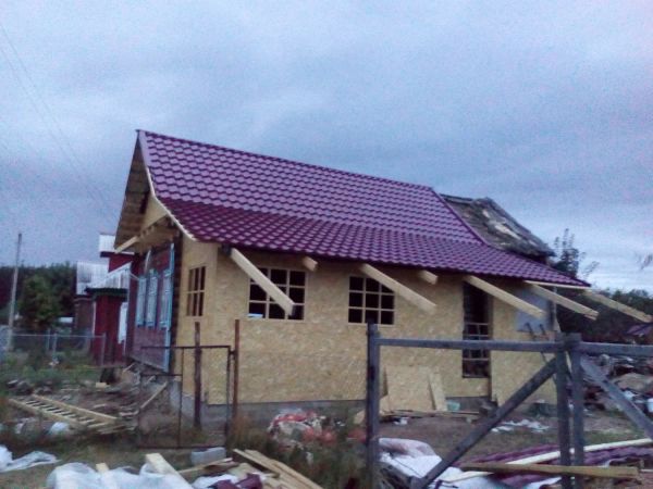 Реконструкция деревянного дома, замена кровли и стропильной системы, строительство террасы