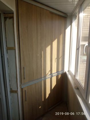 Шкаф встроенный на балкон 
