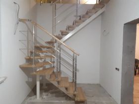 П-образная лестница  на монокосоуре с 1-ого на 2-ой этаж