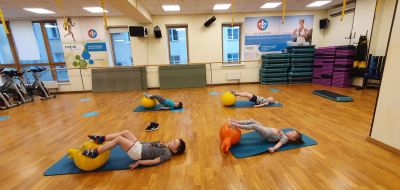 Детское занятие с фитболом, группа от 3 до 6 лет.