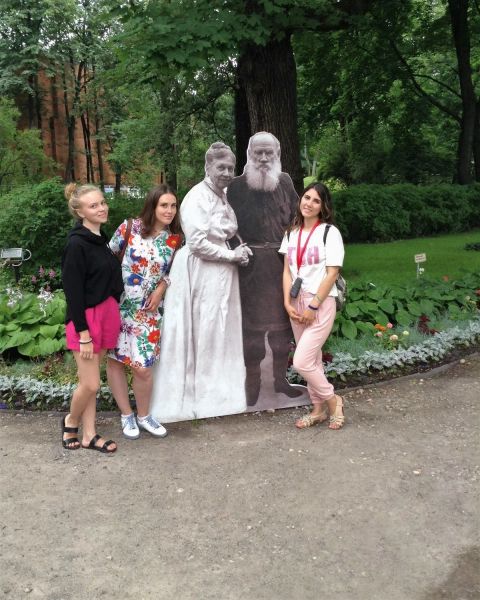 С ученицами в музее Л.Н. Толстого