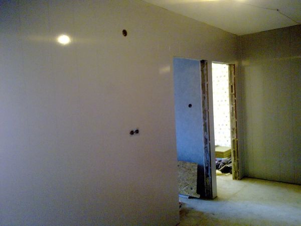 Монтаж стеновых панелей с утеплением и отделкой дверного проема