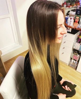 Осветление волос с переходом к своему цвету у корней.