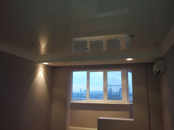 Объединение балкона с комнатой. Утепление балкона. Натяжной потолок. Встроенные светильники.