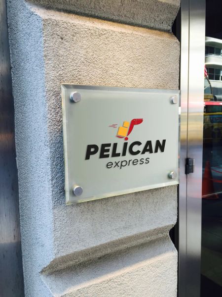 Логотип для американской фирмы доставки "Пеликан Эксперсс"