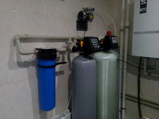 Монтаж комплекта очистки воды с раздельной фильтрацией