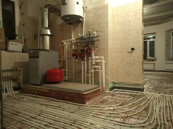 Монтаж котельной в дом 120м2 , установленны :газовый котёл , бойлер косвенного нагрева , тёплые полы водоподготовка , радиаторное отопление.