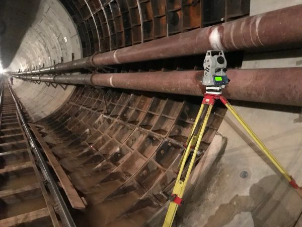 Исполнительная съёмка колец в строящемся тоннеле метро.