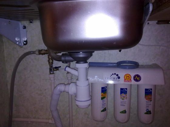 Монтаж фильтра питьевой воды под кухонной мойкой