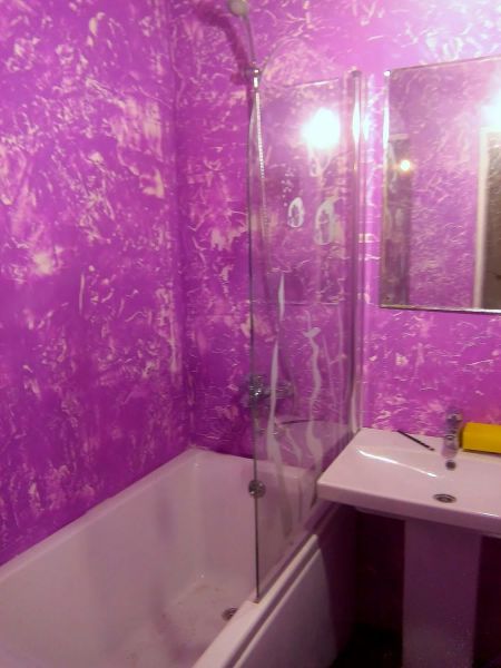 Установка сантехнического оборудования, декоративная штукатурка стен ванной комнаты в гидрофобном исполнении
