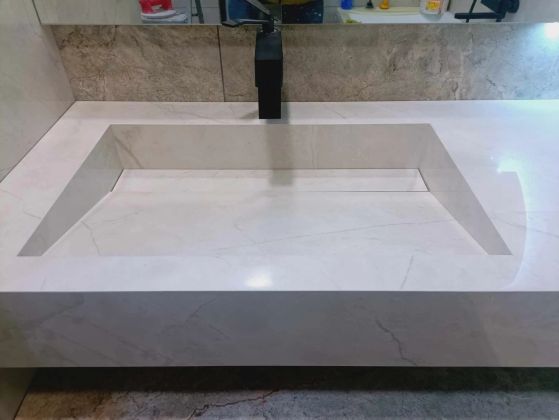 Столешница 150*50 с интегрированной раковиной из керамогранита