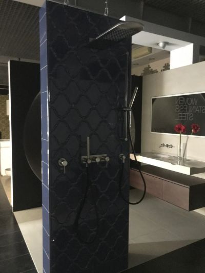 Монтаж панно из керамической плитки на колону