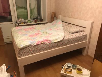 Сделал кровать дома, на съемной квартире.