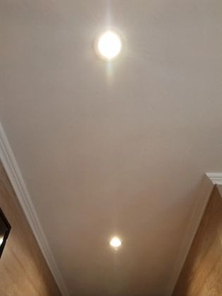 Монтаж подвесного потолка и точечных светильников.