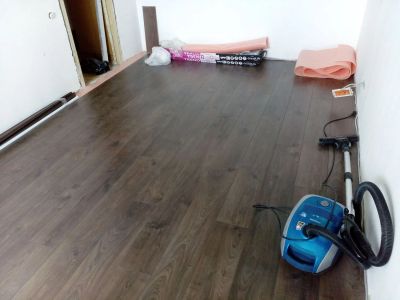 Стяжка пола, установка ламината 