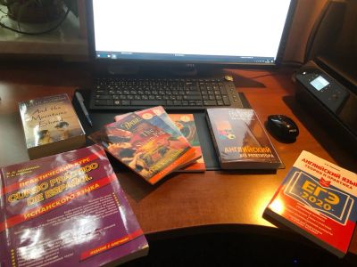 Для изучения языков важно использовать разные методики- чтение, упражнения, диалоги.