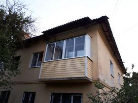 Пример моей работы – остекление балкона с сайдингом и крышей