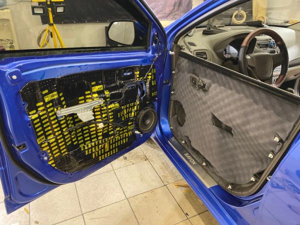 шумоизоляция дверей на автомобиле Ravon P40
