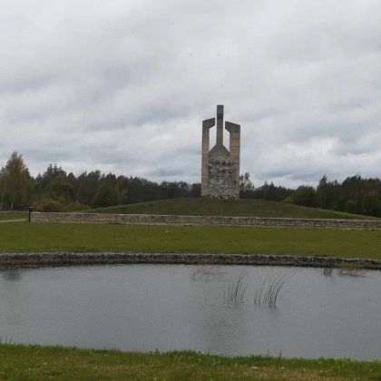 Монумент "Дулаг-100"