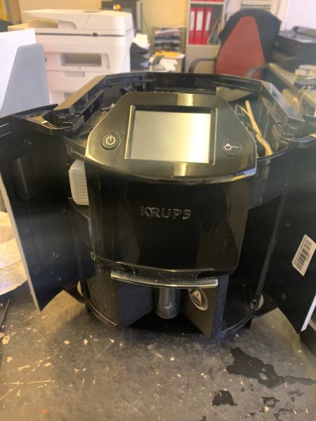 Krups 9000 модель одна из упакованных линейки автоматических кофемашин
