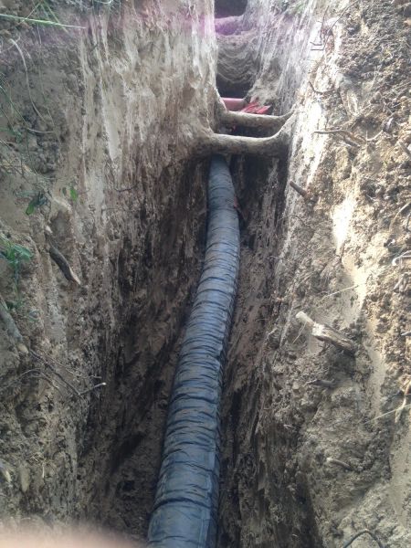 Устройство ливневой канализации с использованием дренажной трубы