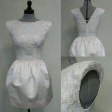 Платье для невесты может быть и таким. Свадебное платье в сочетании с кружевом