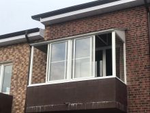 Алюминиевый балкон с крышей из профлиста 