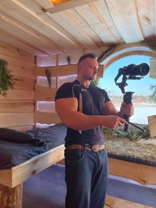 Самый большой профессиональный оператор за работой!)