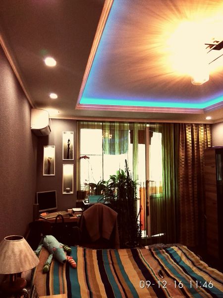 Установка люстры, точечных светильников на потолоке и в нише, светодиодной подсветки