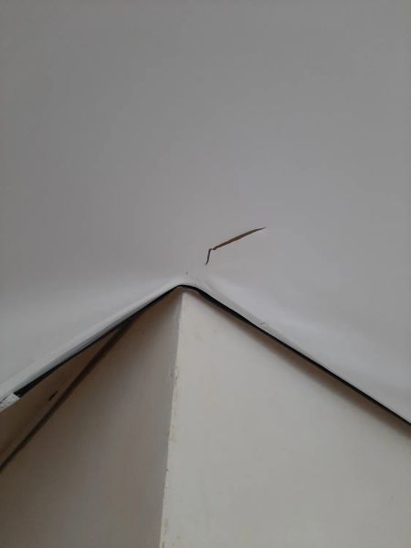 порез на пвх потолке