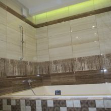 Ванная комната: укладка плитки, потолок – гипсокартон, установка гидромассажной ванны