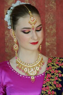 Индийский макияж и прическа для танцора Bollywood