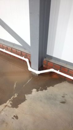 Пример обхода металлоконструкций при устройстве подающей магистрали воды выполнено полипропиленом диаметром 40 мм