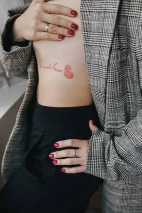 Татуировка на коже — выразительный акцент стиля и самовыражения.