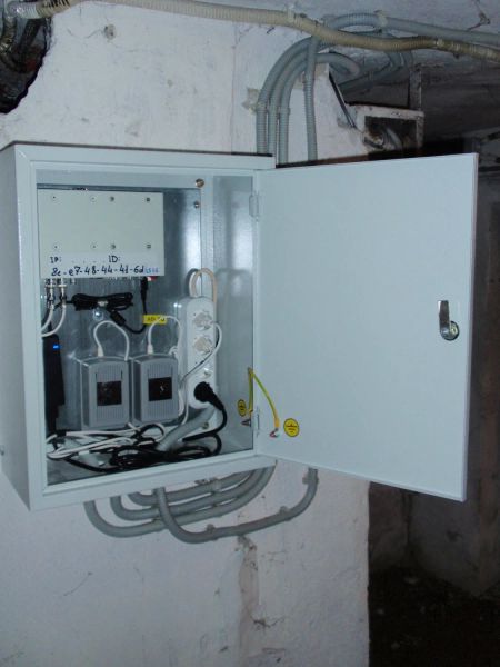 Установка шкафа локального видеосервера в подвале, при установке интегрированной системы охранного телевидения