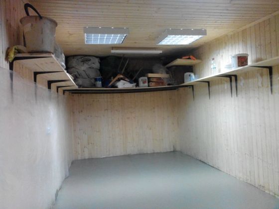 Отделка гаража вагонкой, стяжка пола