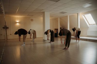 Динамичная хореография: плавные линии тела и ритм движений