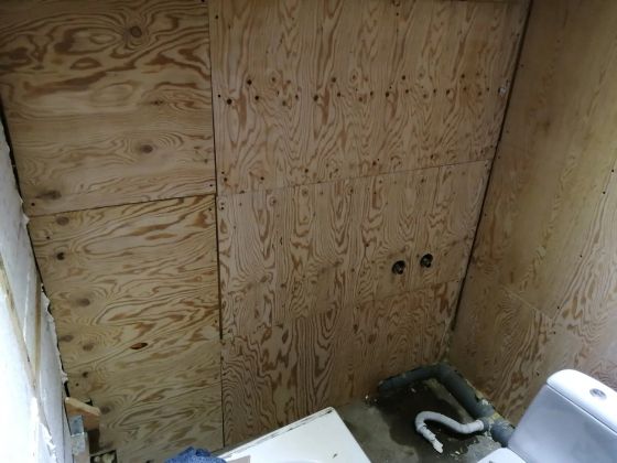 Ванная комната утепления каркаса дома, обработки после грибка, обшивки, замены панелей, и частично электрических сетей