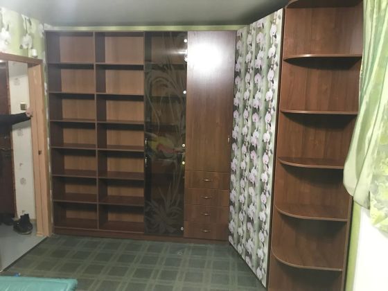 Книжный шкаф с купе для одежды