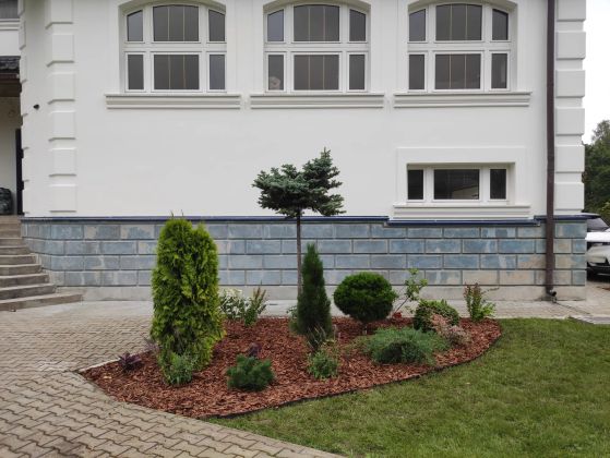 Посадка цветников,мульчирование