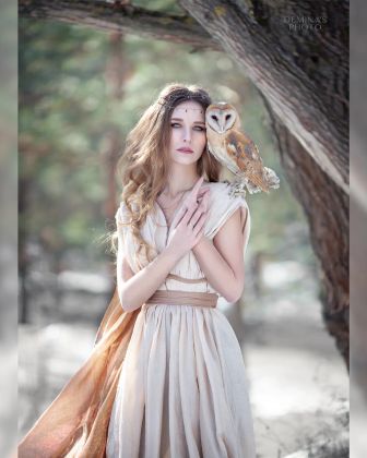 Девушка с совой или славянка. Арт-фотография
