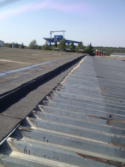 Законченная жесткая кровля, примыкающая к мягкой